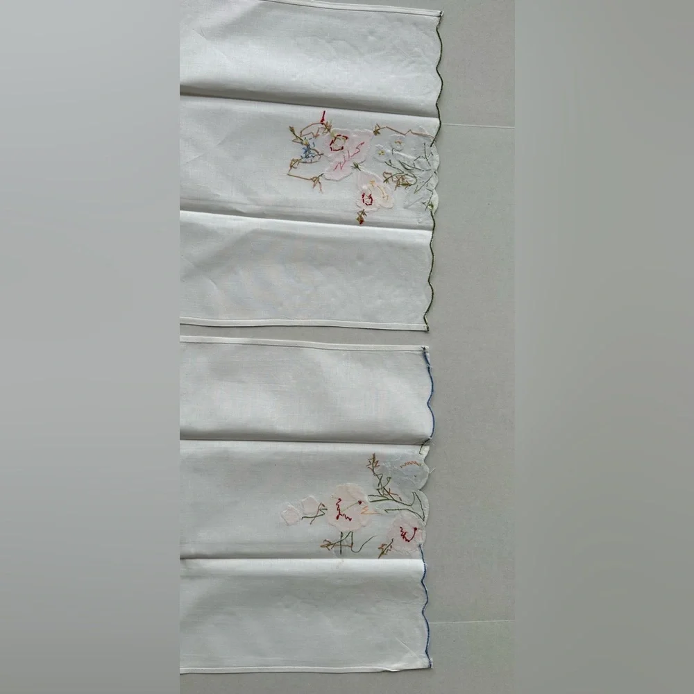 Set of Vintage Floral Embroidered White Napkins - Picture 11 of 13